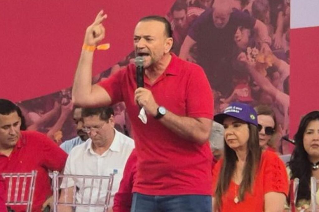 PT deve cultivar humildade para se conectar com evangélicos, afirma presidente