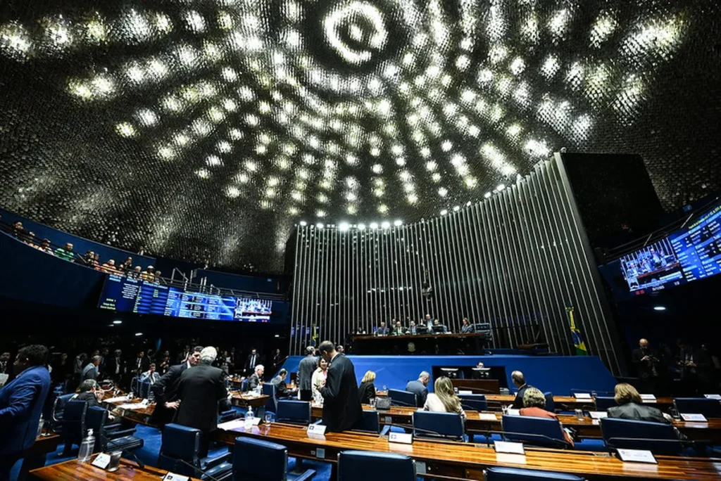 Renúncia de Governadores para Novas Candidaturas: Um Movimento Estratégico na Política Brasileira Renúncia de Governadores para Novas Candidaturas: Um Movimento Estratégico na Política Brasileira