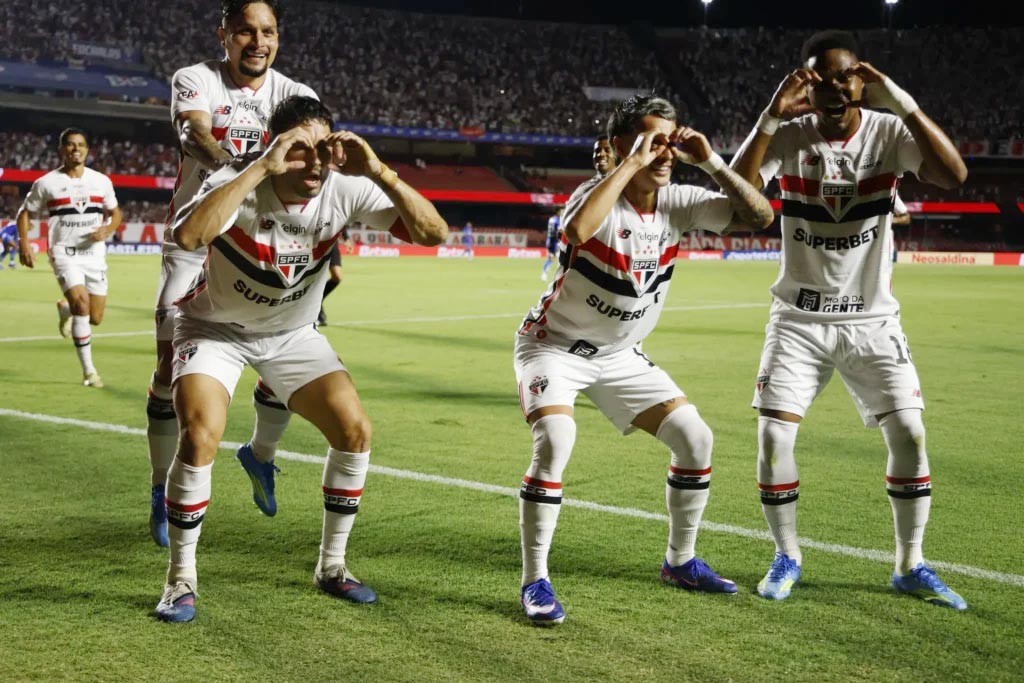 São Paulo Brilha com Ferreira e Goleia Cruzeiro, Assumindo a Vice-Liderança do Brasileirão