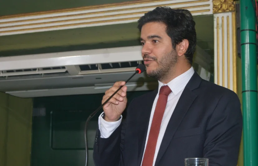 Vereador Propõe Lei para Proibir Cadastro de Veículos em Shoppings de Salvador Vereador Propõe Lei para Proibir Cadastro de Veículos em Shoppings de Salvador