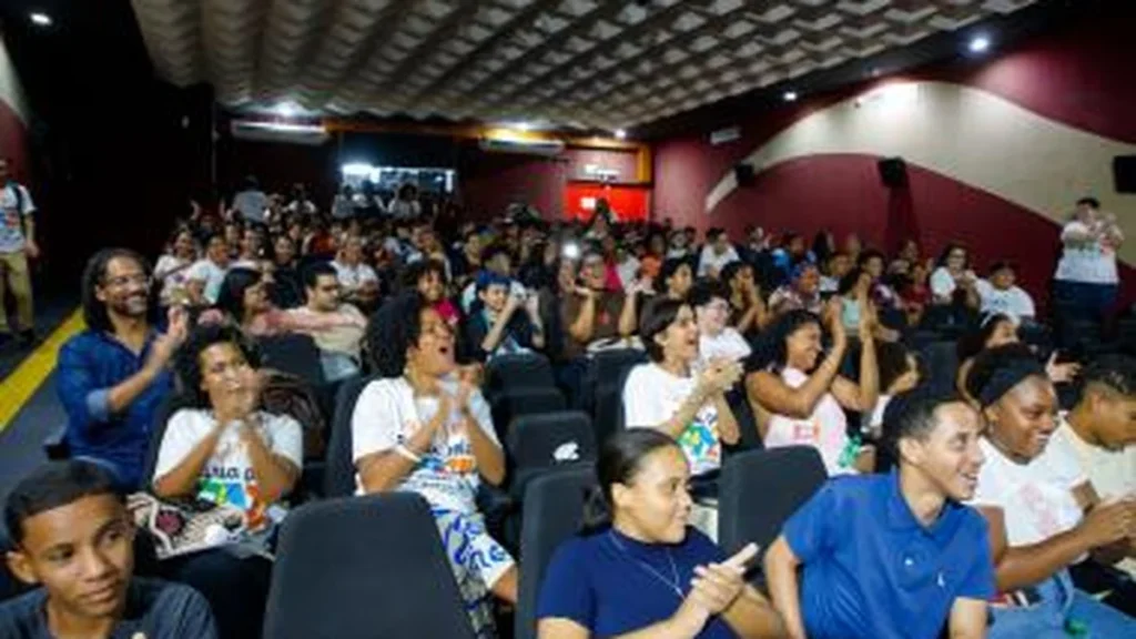 Programa Bahia Pela Paz leva 130 jovens para sessão especial de “Sonho de Arrocha” em Salvador Programa Bahia Pela Paz leva 130 jovens para sessão especial de "Sonho de Arrocha" em Salvador