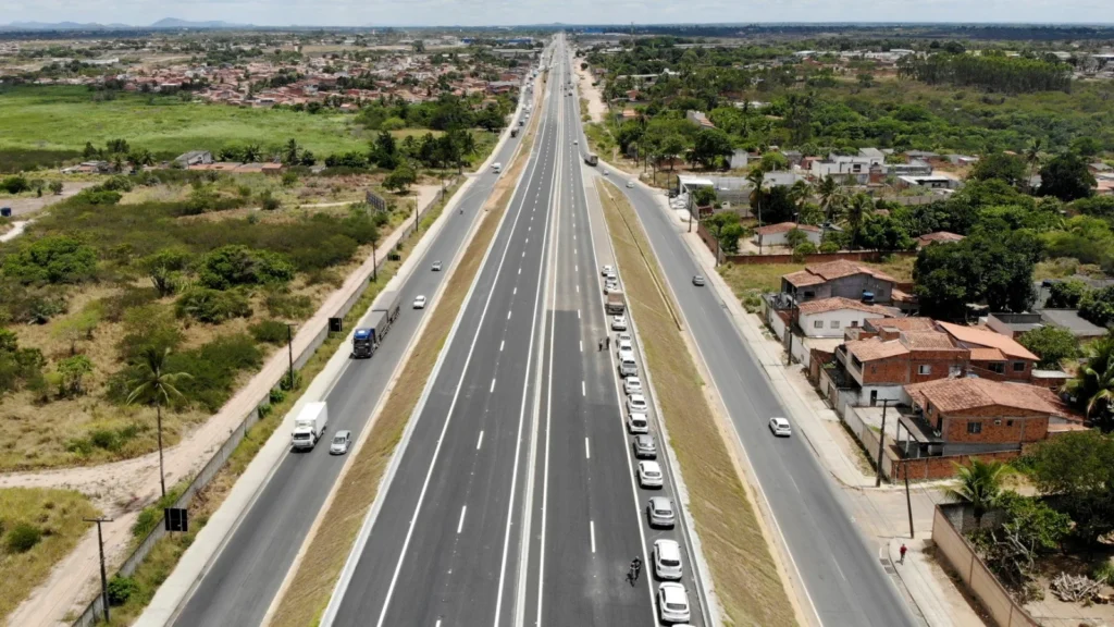 Consórcio 116 Sertões assume gestão de trechos das BR-116 e BR-324 na Bahia com desconto tarifário d