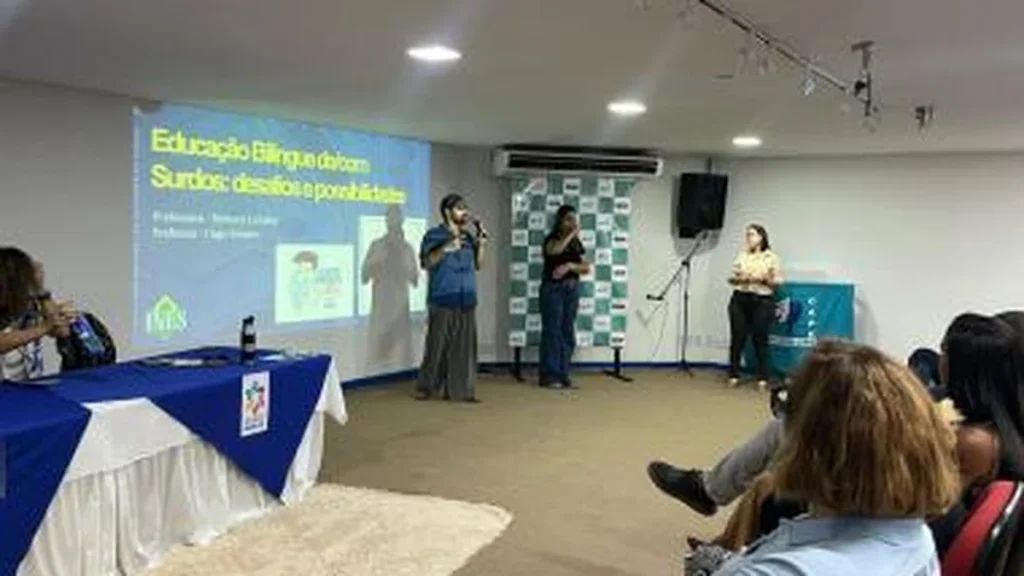 Encontro Formativo Reforça Educação Bilíngue para Surdos na Bahia com 120 Profissionais