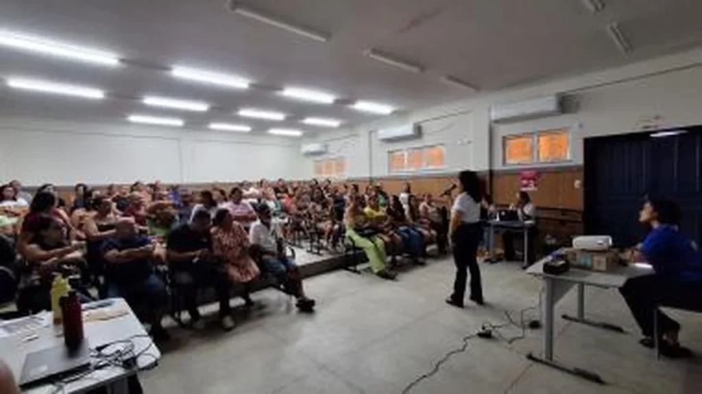 Encontros fortalecem vínculo entre famílias e escolas e ampliam Bolsa Presença e Pé-de-Meia na Bahia