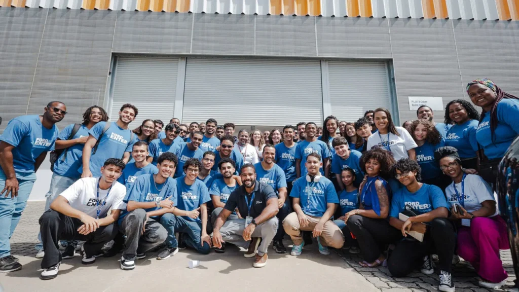 Ford Enter amplia oportunidades com curso gratuito de Front-End e visita ao centro tecnológico em Ca