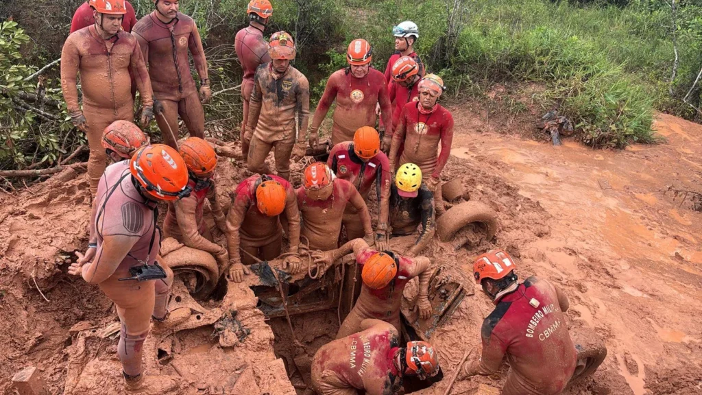 Mais de 200 bombeiros do Nordeste participam de simulado integrado na Bahia para atuar em emergência