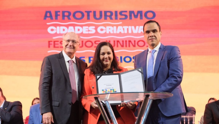 Acordo entre Ministérios do Turismo e Comunicações Promove Inclusão Digital em Destinos Turísticos