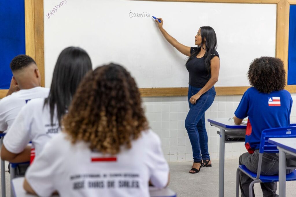 Bahia Convoca 159 Novos Professores para Educação Básica: Oportunidade para o Futuro