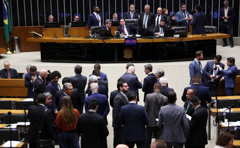 Câmara Aprovou Política Nacional de Minerais Críticos e Estratégicos: Oportunidade ou Risco?