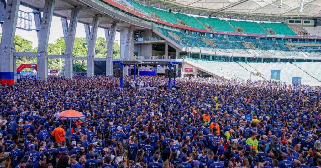 Corrida do Bahêa: Mais de 10 mil torcedores transformam Fonte Nova em festa