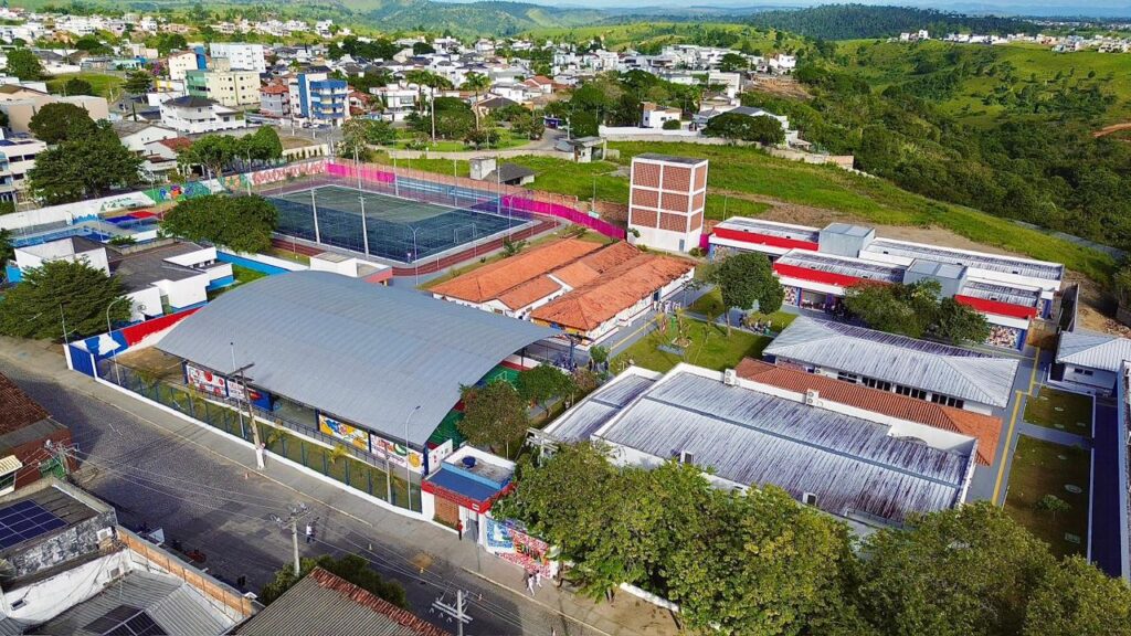 Eunápolis Comemora 38 Anos com Novo Complexo Educacional Inaugurado pelo Governo