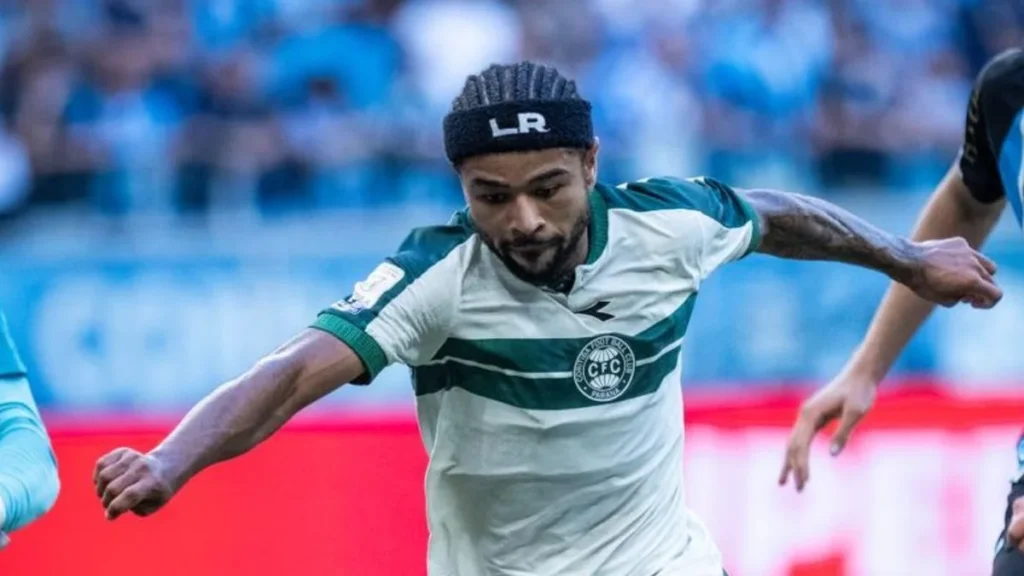 Coritiba confirma ausência de Lucas Ronier contra Bahia e busca fim de jejum