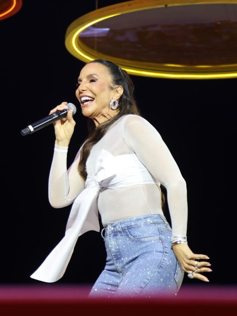 Ivete Sangalo Brilha no Rio com a Turnê 'Clareou'; Confira os Famosos Presentes