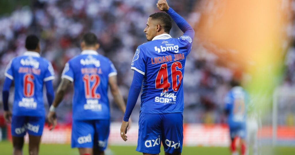 Luciano Juba: O Lateral do Bahia que Supera Rivais da Seleção em Gols e Assistências
