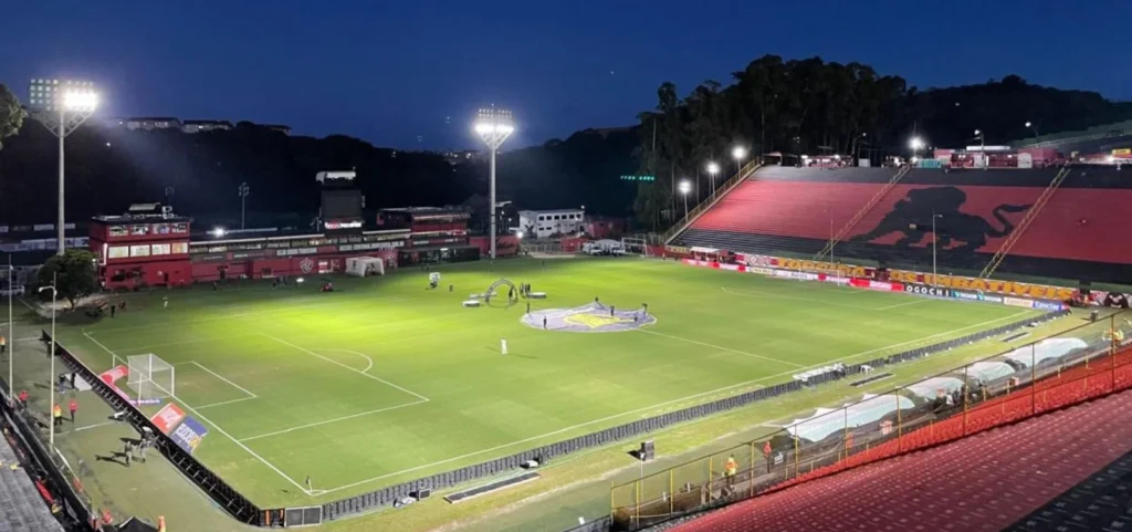 Vitória e Coritiba Se Enfrentam No Barradão: Escalações e Detalhes da Partida