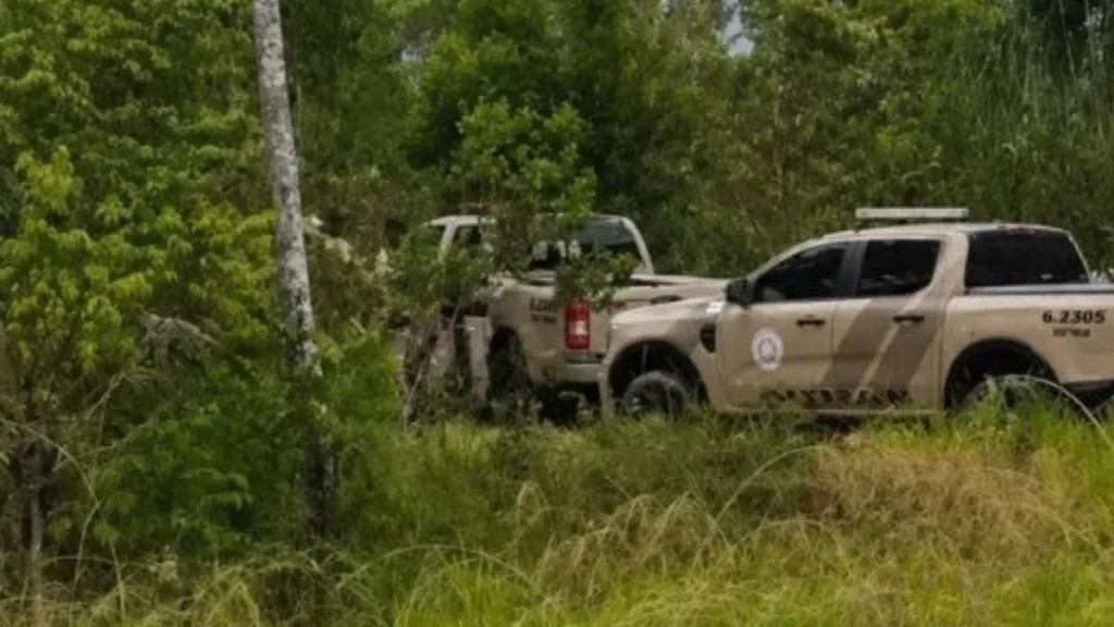 Dois corpos carbonizados são encontrados dentro de carro em estrada no Recôncavo da Bahia