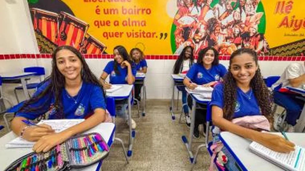 Evasão Escolar no Ensino Médio da Bahia Cai 9% em 2025
