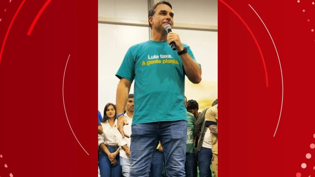 Flávio Bolsonaro reforça campanha em Luís Eduardo Magalhães e critica governo Lula Flávio Bolsonaro reforça campanha em Luís Eduardo Magalhães e critica governo Lula