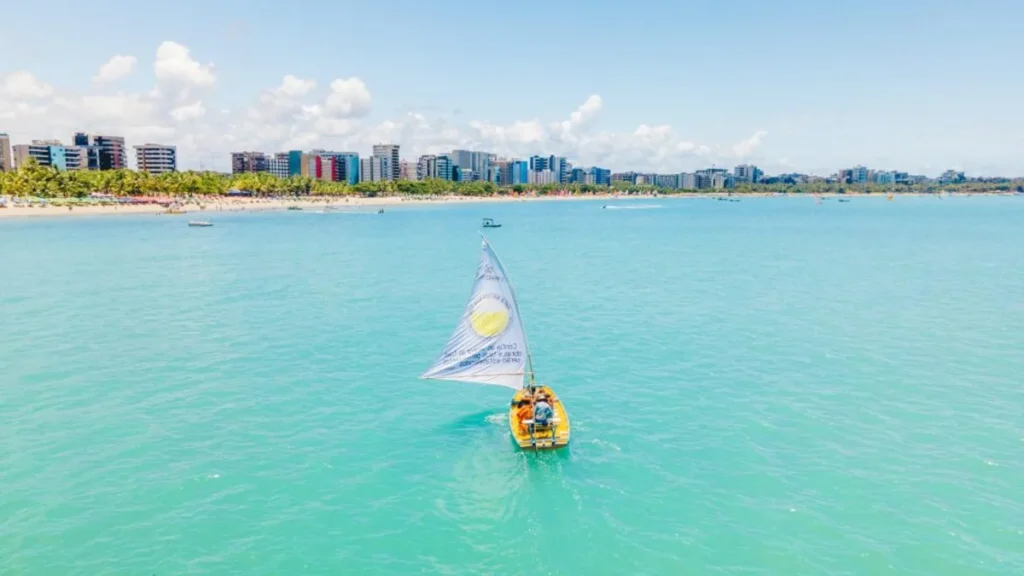 Nordeste Lidera Turismo Doméstico com Bahia e Maceió no Topo em 2025