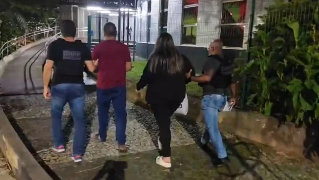 Dupla é presa em tentativa de fuga na rodoviária de Salvador durante operação policial