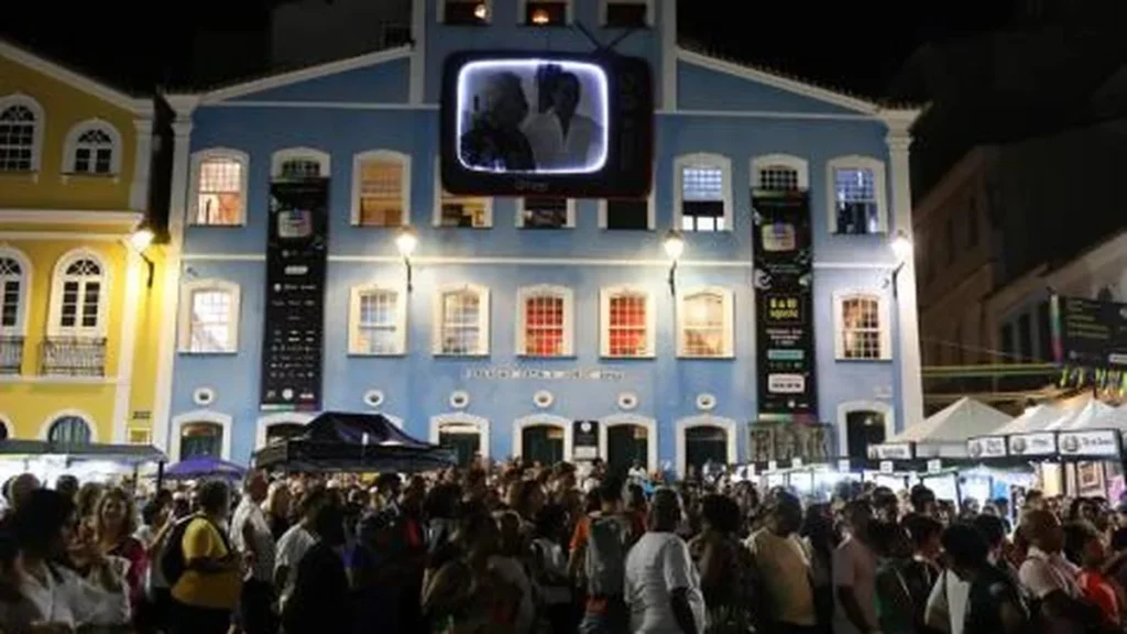 Flipelô reúne mais de 500 escritores e celebra cultura em Salvador Flipelô reúne mais de 500 escritores e celebra cultura em Salvador