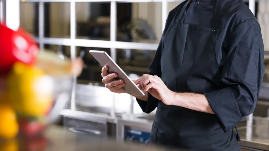 Tecnologia Revoluciona Bares e Restaurantes: 6 Tendências Que Estão Transformando o Setor