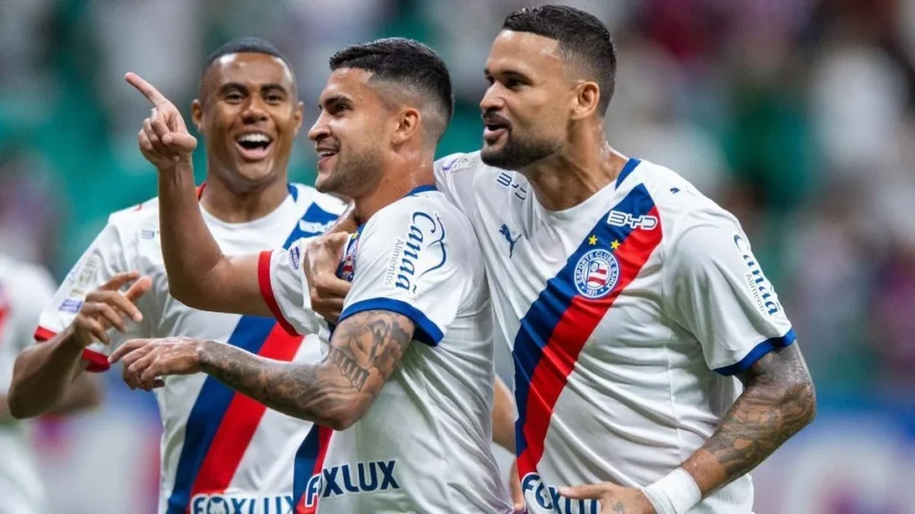Bahia domina Chapecoense e mantém lugar no G-6 do Brasileirão com vitória na Fonte Nova Bahia domina Chapecoense e mantém lugar no G-6 do Brasileirão com vitória na Fonte Nova