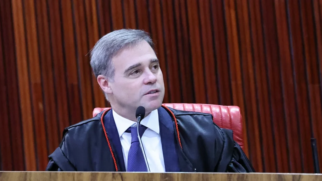 André Mendonça será o relator da denúncia sobre pedidos de voto de Lula na Bahia
